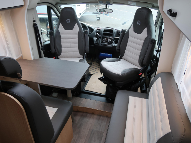 Sunlight V67S Adventure AUTOMAAT  foto: 2