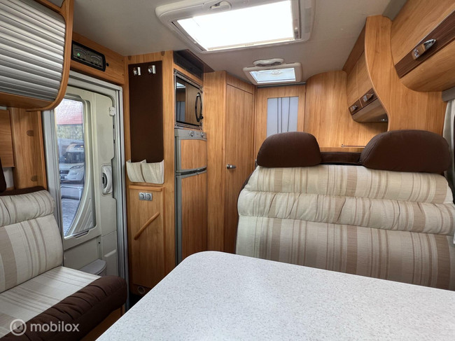 Adria CORAL S 690SP 160PK Queensbed Luifel Zonnepaneel Oven foto: 6