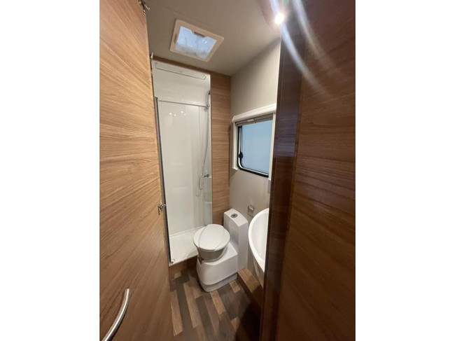 Weinsberg CaraSuite 650 MF 5 gordels, met hefbed foto: 10