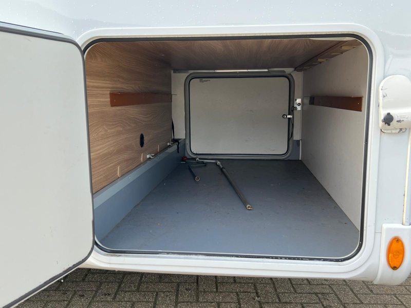 Bürstner Aviano I 727 queensbed hefbed 150PK  foto: 27
