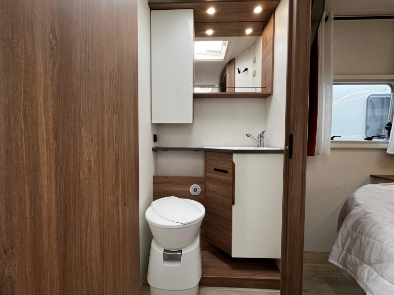 Camping-car Pilote P 726 FC, lit central photo : 9