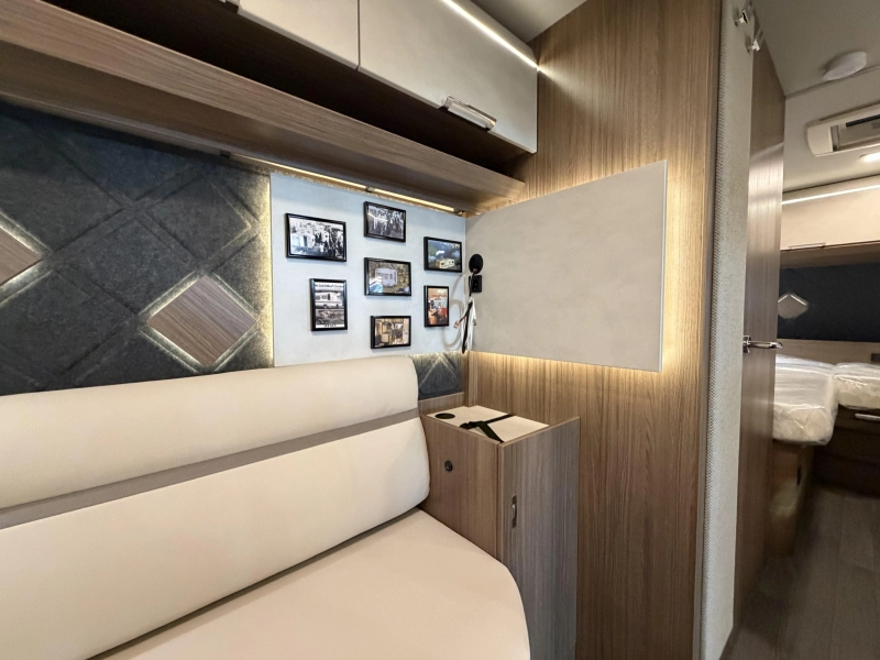 Tabbert Cazadora 460 E camas individuales / dinette foto: 11