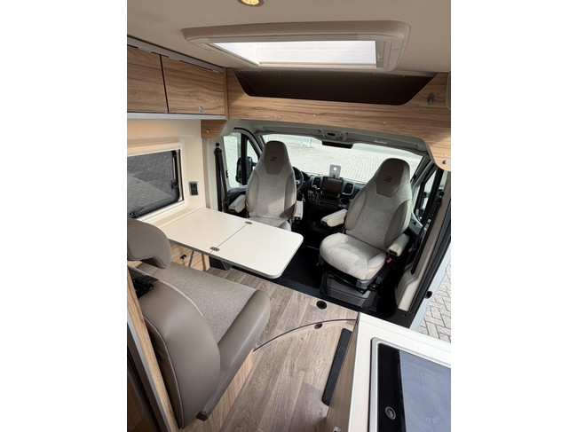 Hymer Yellowstone Cross-Over 180PK 9T-Automaat Enkele Bedden Zonnepanelen foto: 14