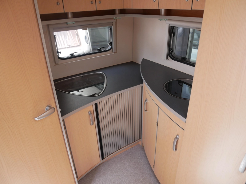 Kip Grey Line Special 44 TCB Incl. mover en voortent  foto: 8