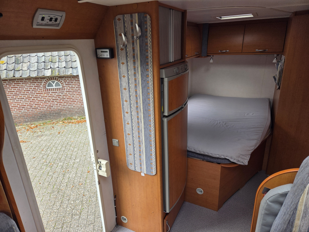 LMC Liberty 662 TI frans bed 2006 foto: 10