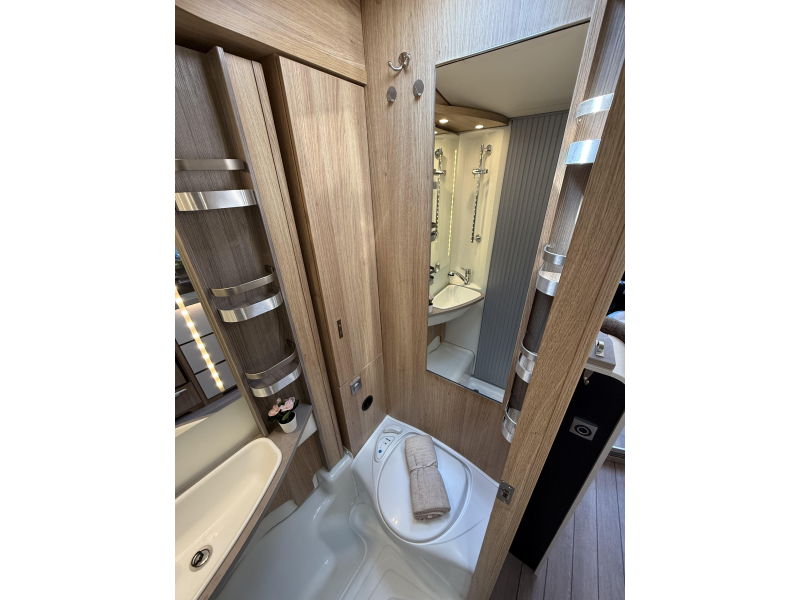 Knaus Sky Wave 650 MEG &iexcl;Amplia autocaravana! foto: 20
