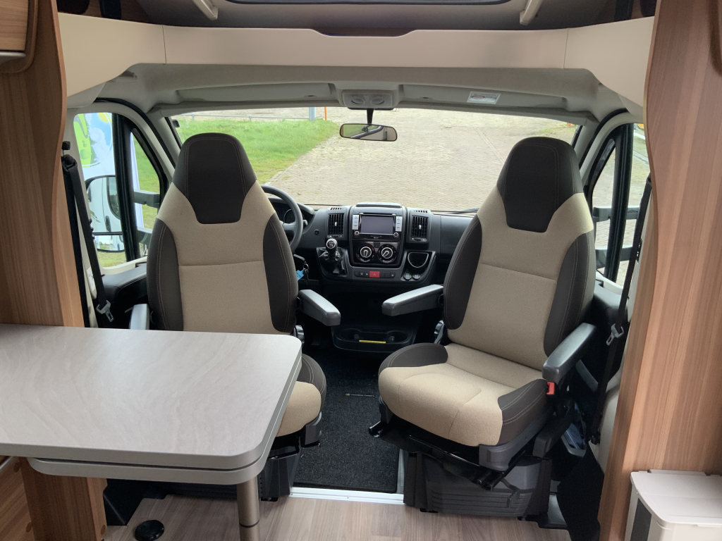 Weinsberg Cara Loft 650 ME, 2.3 MultiJ. 120 Teilintegriert, Drehsitze, Franz&ouml;sisches Bett, Bj. 2021 Camper Centrum On the Road am Noorderringweg 4 in Marum. Foto: 4