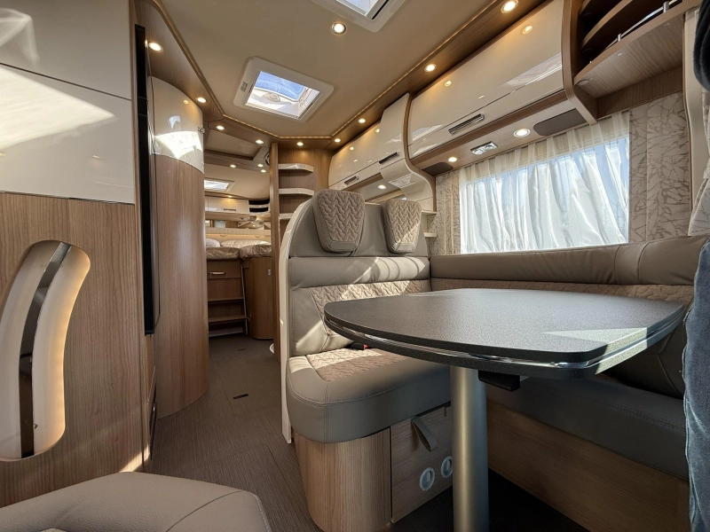 Carthago C1-Tourer 149 LE - MERCEDES-ENKELE BEDDEN  foto: 8