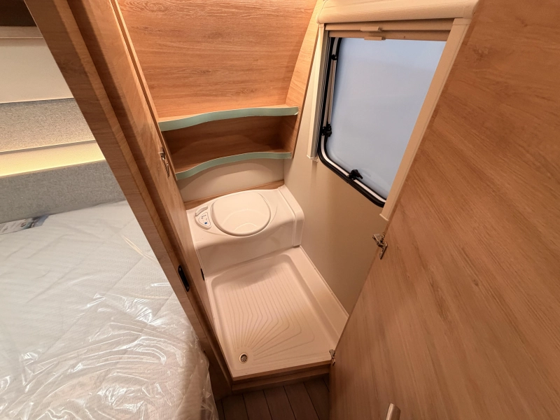 Knaus Sudwind Black Selection 450 FU +1700KG+Calefacci&oacute;n por suelo radiante foto: 11