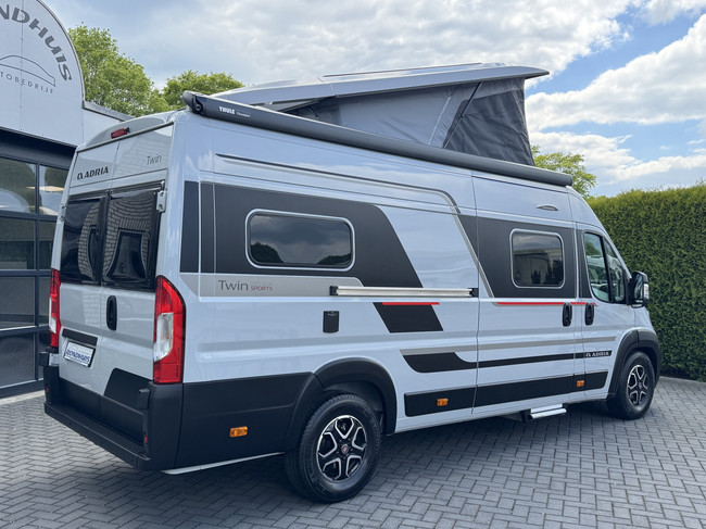 Adria Twin Sports 640 SGX Supreme 180 pk AUTOMAAT 9-Traps Euro6 Fiat Ducato Maxi 4250 kg **Lengtebedden in hoogte verstelbaar/Hefdak m foto: 5