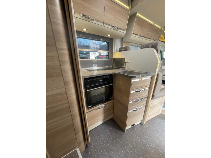 Adria Matrix M 670 SC 50 Years Edition 79000 km  foto: 15