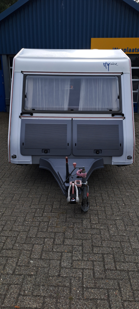 KIP Hy-line, met voortent, luifel en MOVER! foto: 1