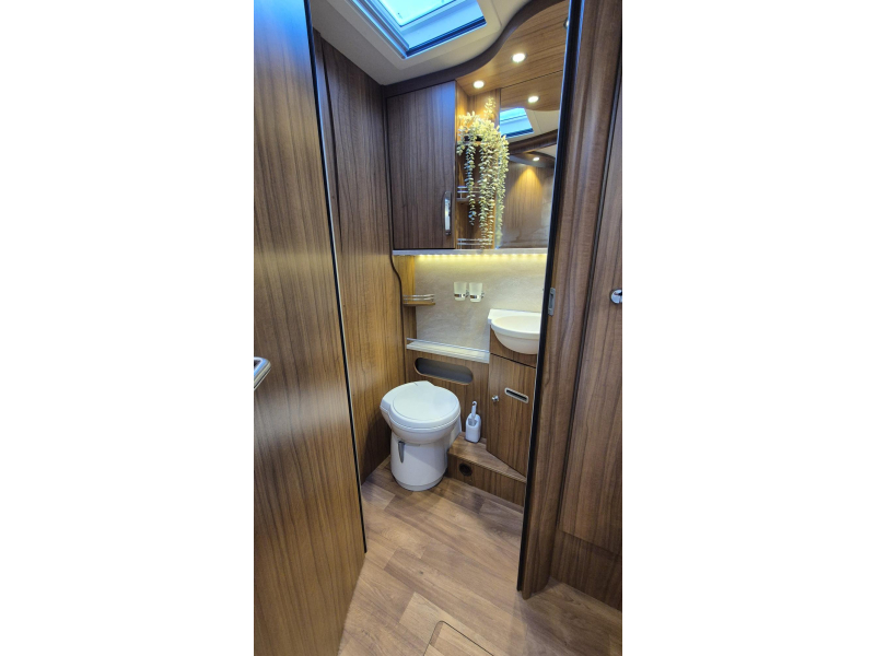 Hymer B678 PremiumLine 25833 KM / Nieuwstaat !  foto: 14