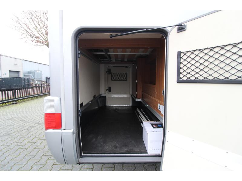 Hymer BML-I Queen bed + fold-down bed photo: 6