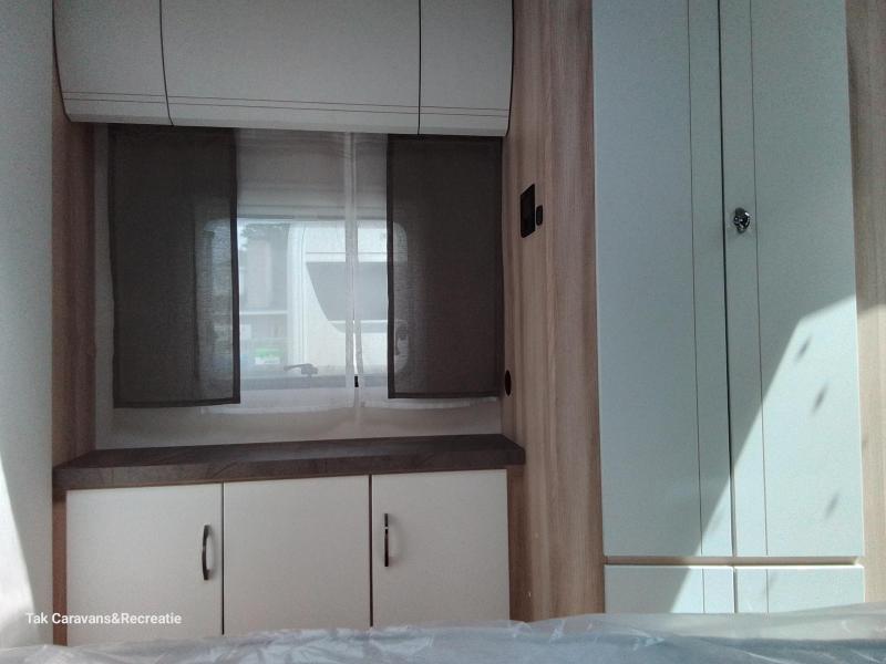 Hobby De Luxe 495 WFB met aparte douche en wc  foto: 8