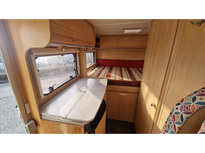 Dethleffs Globebus dwarsbed airco  foto: 5