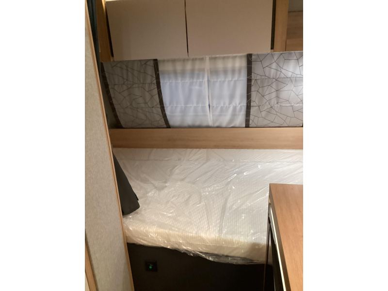 Knaus Sport 420 QD cama transversal foto: 6