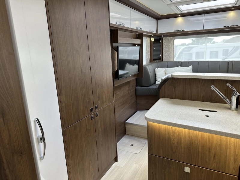 Frankia Platin I 8400 PLUS Mercedes Round Seat 190HP photo: 16