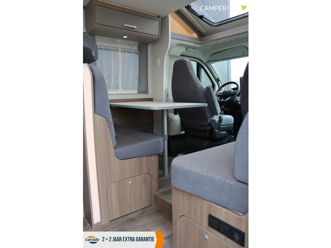 Carado T448 140pk Automaat | Pro + Pakket | Lengtebedden | Luifel | Grote garage | Hefbed | Nieuw uit voorraad leverbaar |Panoramaraam foto: 5
