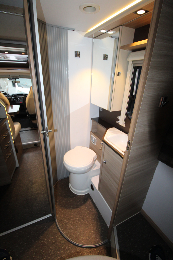 Adria Coral Axess S690 SC photo: 9
