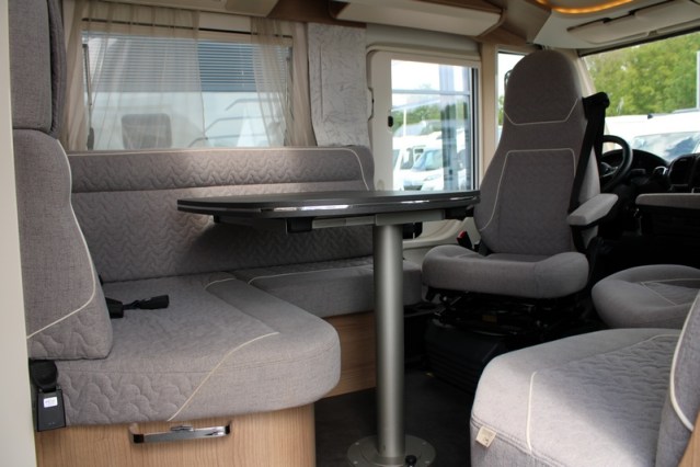 Robuuste AUTOMAAT 180 pk Malibu I 490 LE by Carthago hef-en enkele lengte bedden (124  foto: 34