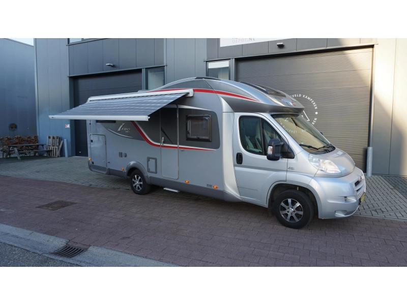B&uuml;rstner Ixeo 726 Camas longitudinales y cama abatible foto: 6