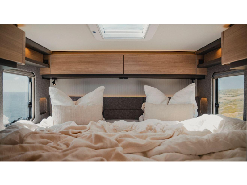 Hymer B-MC I 680 ARMARIOS SUPERIORES EN LUGAR DE CAMA ABATIBLE! foto: 12