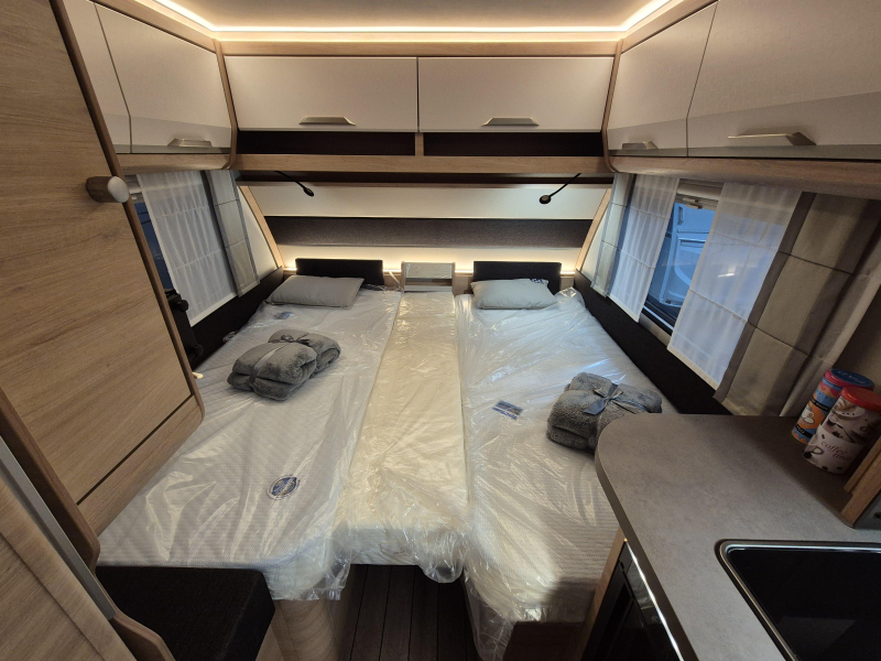 Knaus Sudwind 60 Years 500 EU Met luifel en vloerverw.  foto: 9