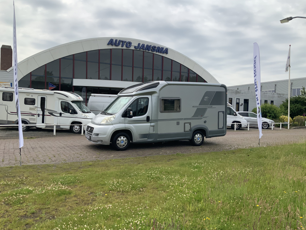 Knaus Van Ti 600 ME – Compleet 3 liter 160 PK Half-integraal, vastbed, halve- treinzit, draaistoelen Camper centrum on the road foto: 38