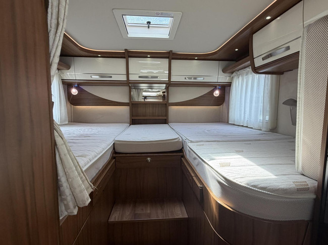 Hymer B 588 Automatic Single Beds Pull-down Bed 2X Airco Inverter Solar Panel photo: 20