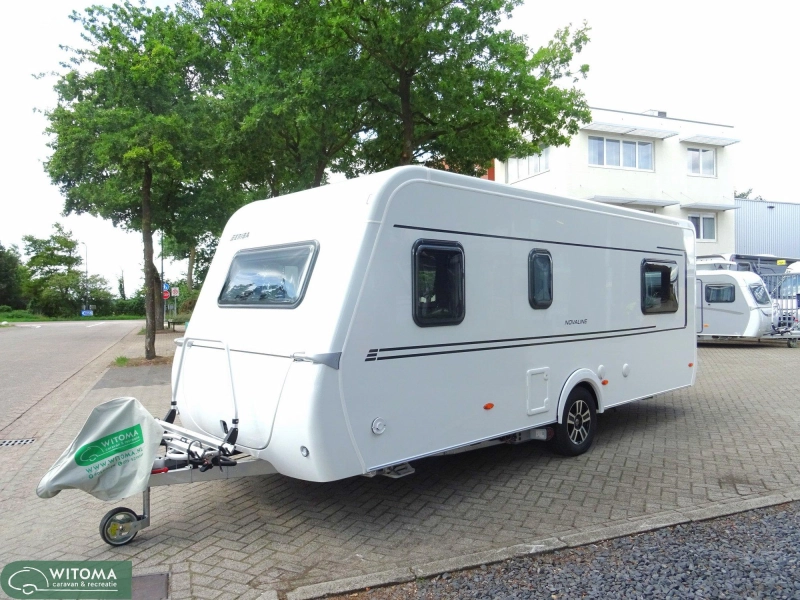 Eriba Novaline 495 Op show  foto: 16