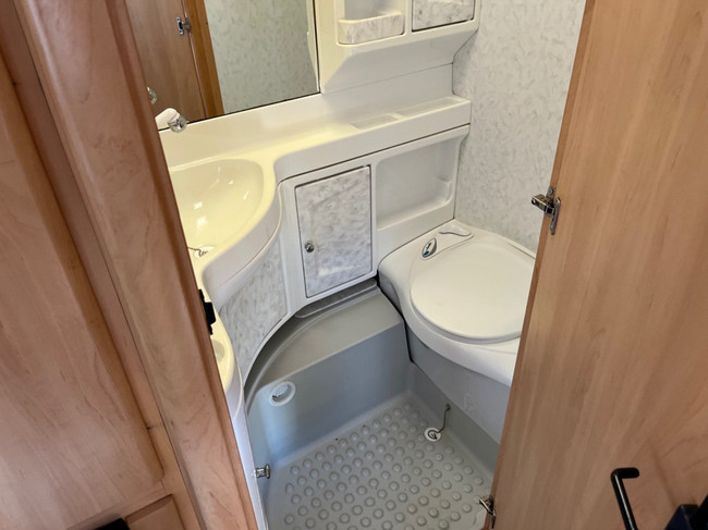 Hobby 450 De Luxe Easy fixed bed, round seat photo: 8