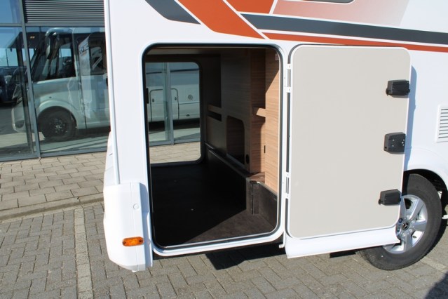 DEMO Weinsberg CaraCompact MB 640 Mercedes 170 hp AUTOMATIC compact < 7 mtr ( 108 photo: 11