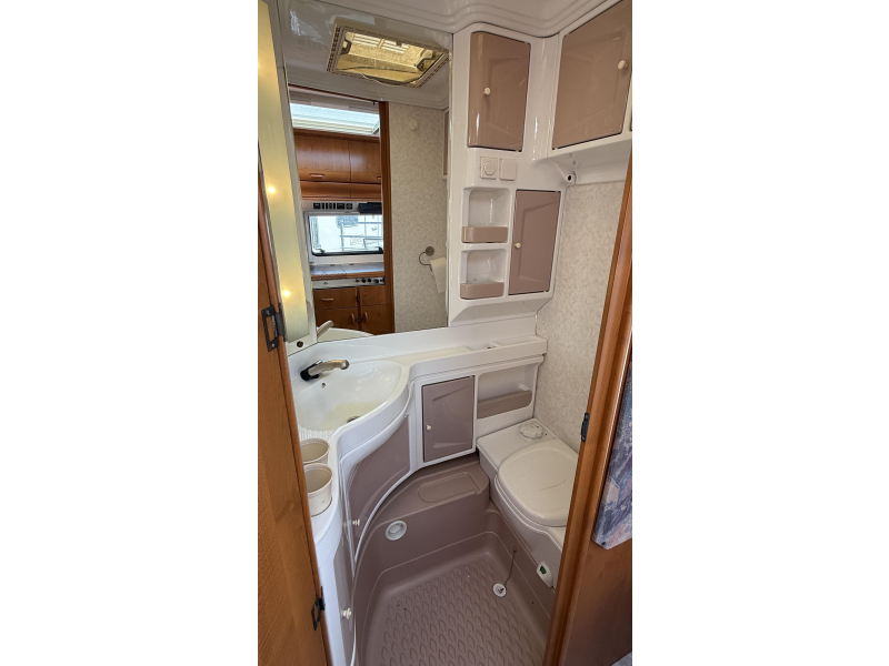 Hobby Excellent 470 Rundsitzbett Toilette Foto: 6