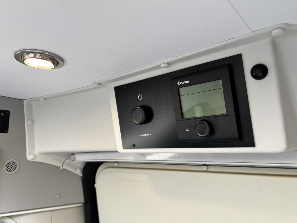 Adria Twin 600 SPT TITAN AUTOMAAT DWARSBED 150PK EURO 5  foto: 18