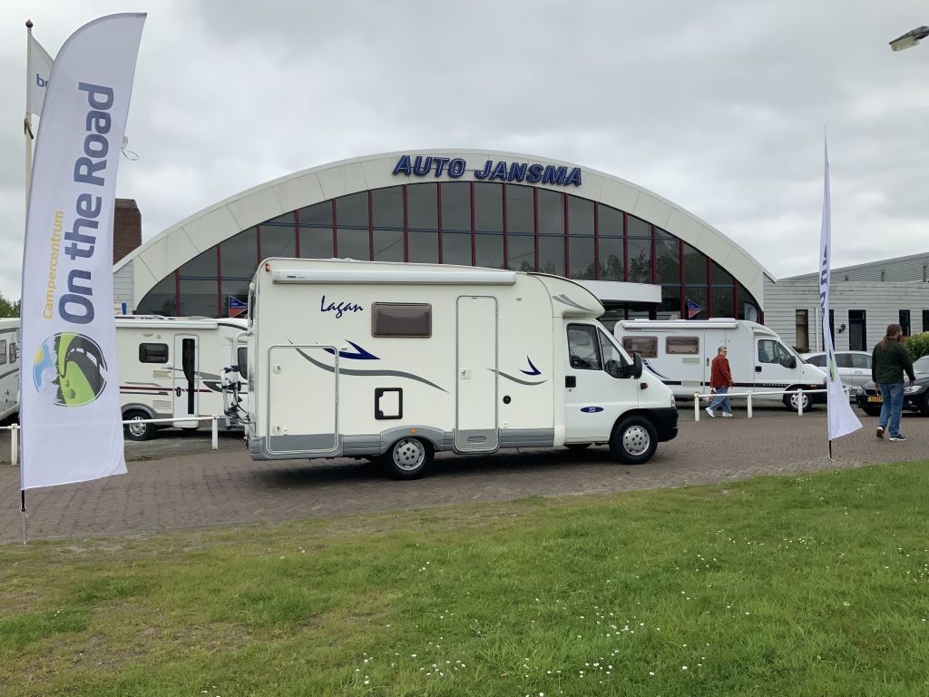 McLouis Lagan 253 G Teilintegriert, Kleiner Camper, mit Fahrradgarage, Querbett, Bj. 2006 Camper Centrum On The Road Foto: 3