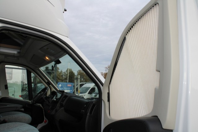 Dethleffs 7052 DBM Just 90 Queenbed + hefbed riante garage (94  foto: 14