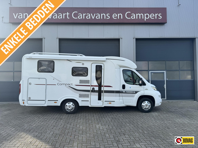 Adria Compact 600 SL ENKELE BEDDEN