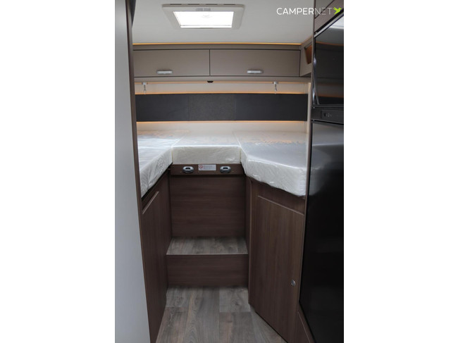Carado T448 140pk Automaat | Pro + Pakket | Lengtebedden | Luifel | Grote garage | Hefbed | Nieuw uit voorraad leverbaar |Panoramaraam foto: 16
