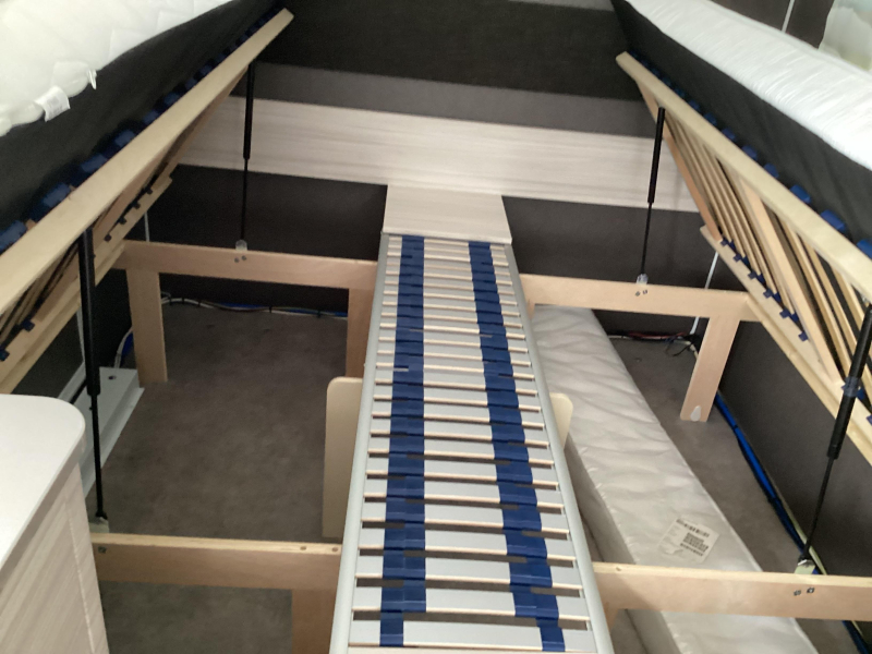 Dethleffs C'Joy 460 LE mover/ enkele bedden  foto: 4