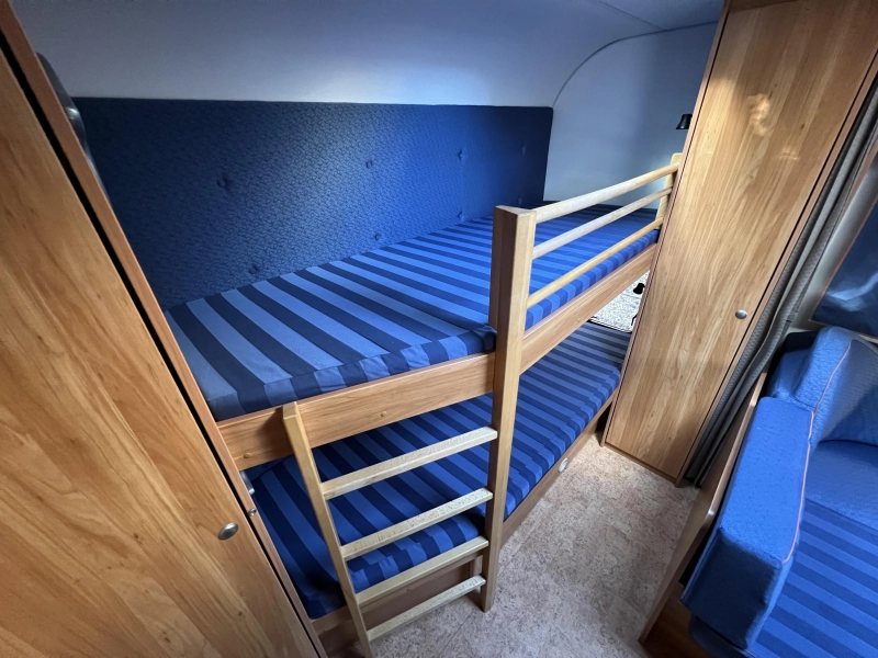 Bürstner Flipper 550 TK stapelbed  foto: 3