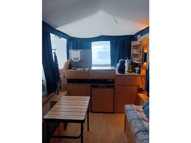 Alpenkreuzer Pennine Fiesta 2+2 Folding Caravan Awning 4 berths kitchen Awning 2011 photo: 5