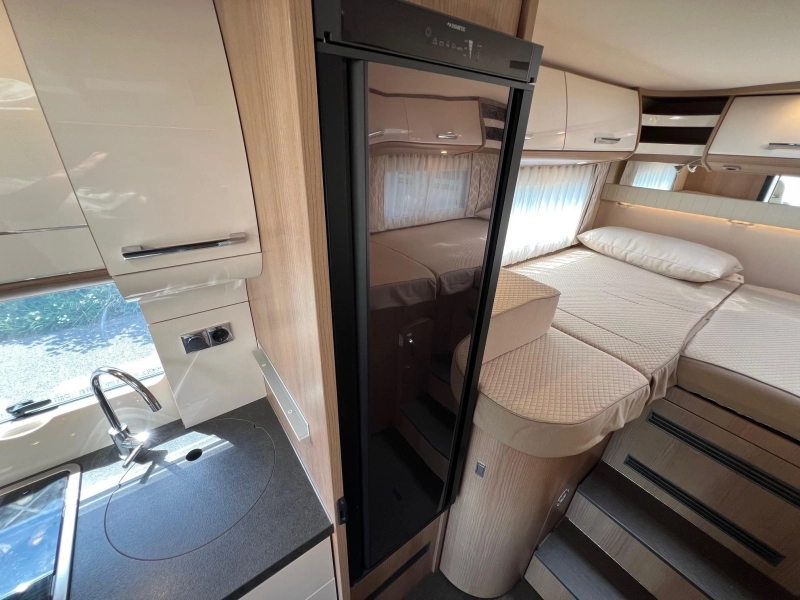 Carthago C-Tourer T 143 LE MERDCEDES/2 ZONNEPAN.  foto: 6