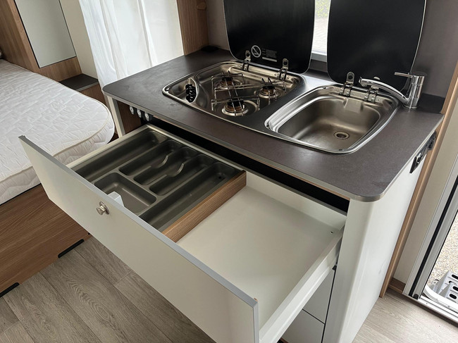 Bürstner Premio 490 TS | Queensbed | Voortent | Vol automatische Mover | Fietsenrek | Asschokbrekers foto: 17