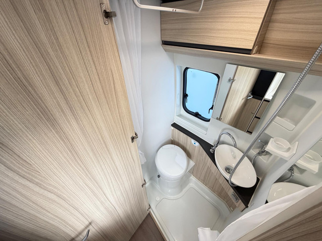 Adria Twin Plus 600 Solar / 2 a&ntilde;os de garant&iacute;a / &iexcl;PRECIO DE OFERTA! foto: 9