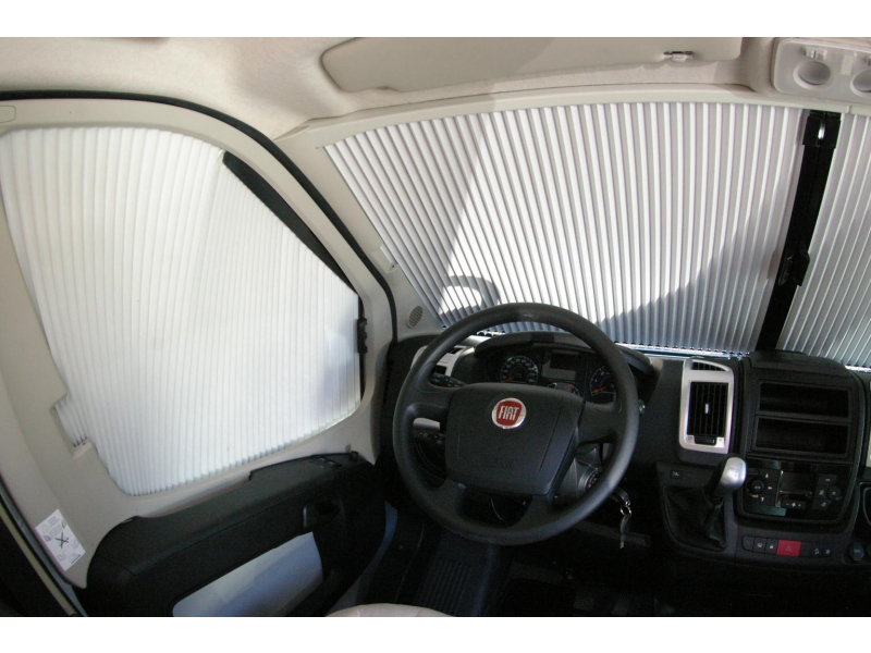 Carthago Malibu 600 Automaat, Dwarsbed.  foto: 22