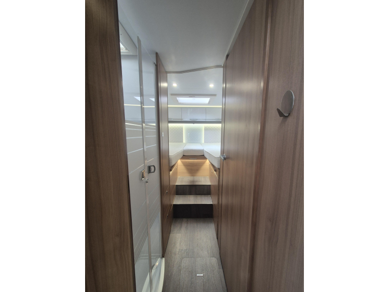 Adria Matrix Plus 670 DL face to face Foto: 12
