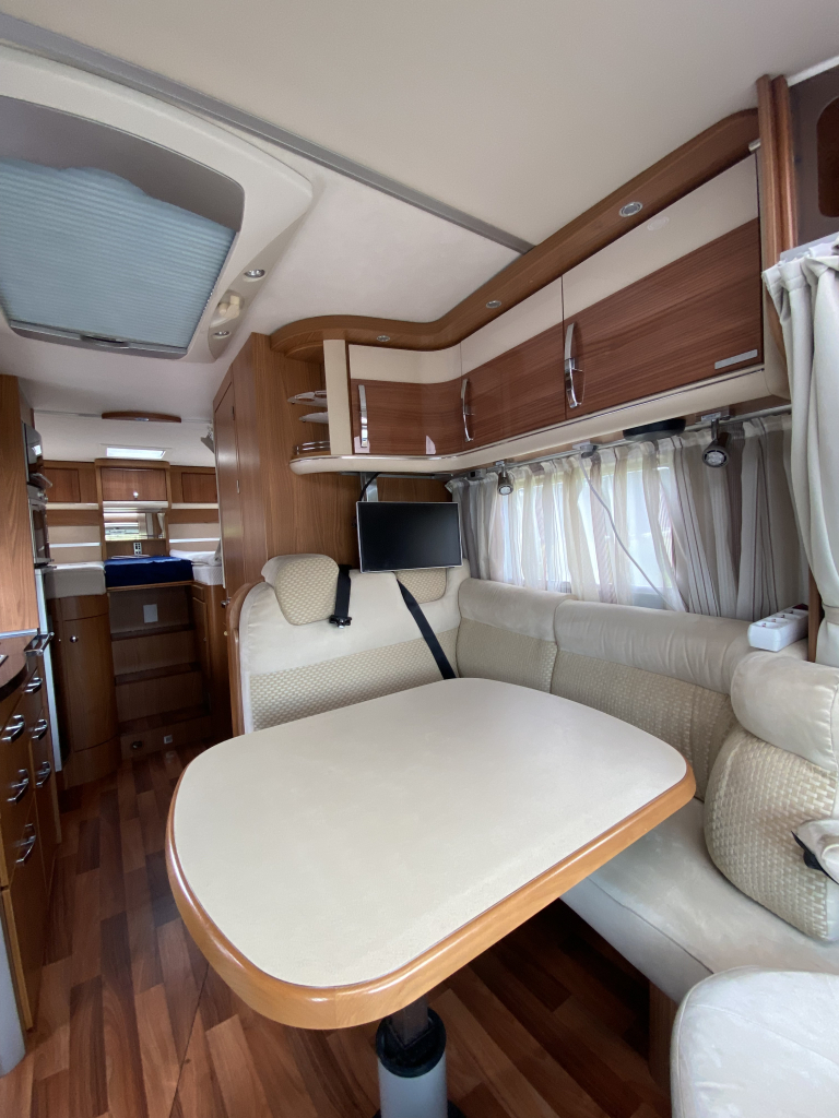 Hymer T 674 SL 2.3 MultiJet 160 CV, Semi-integral, 2 camas individuales, Aire acondicionado de motor, Antena parab&oacute;lica autom&aacute;tica, etc. A&ntilde;o 2011 Camper Centrum On the Road en Noorderringweg 4 en Marum. foto: 9