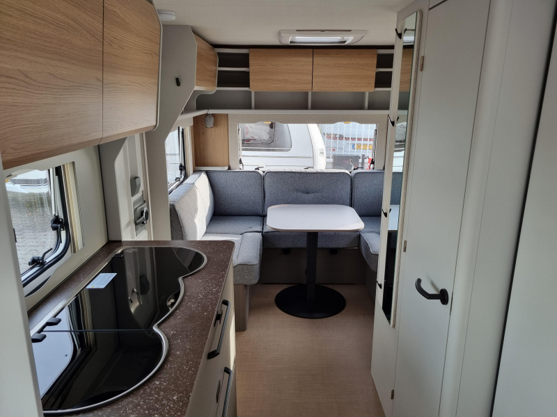 B&uuml;rstner B66 485 TS Queens bed - 1800 kg photo: 2