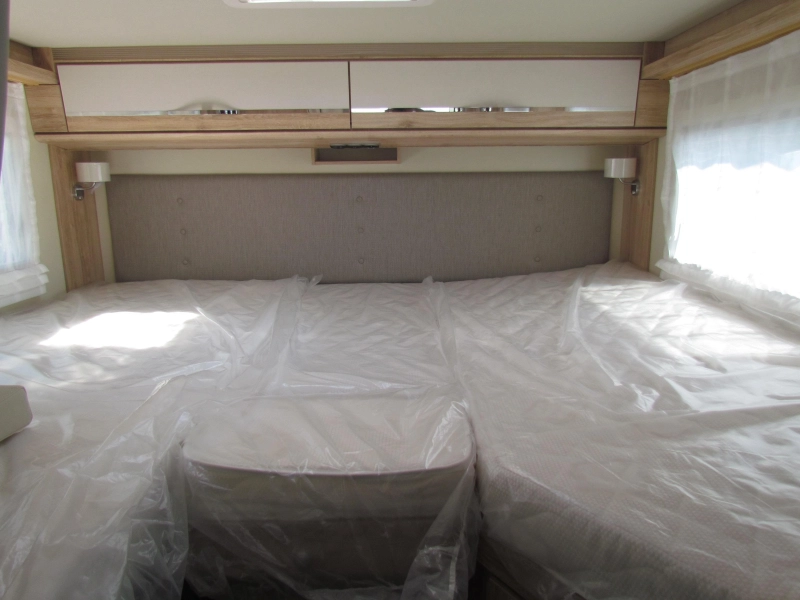 Eura Mobil Profila RS 695 EB L/H-bed, automatic photo: 3